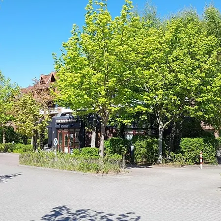 Pematra Ostseestrasse 2 * Любек