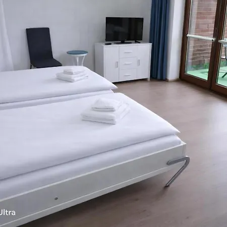 Pematra Ostseestrasse 2 * لوبيك